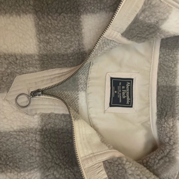 Abercrombie & Fitch quarter zip - Picture 3 of 7